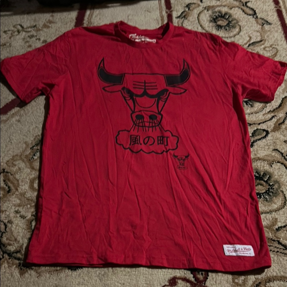 Mitchell & Ness Windy City Chicago Bulls Graphic T-Shirt
